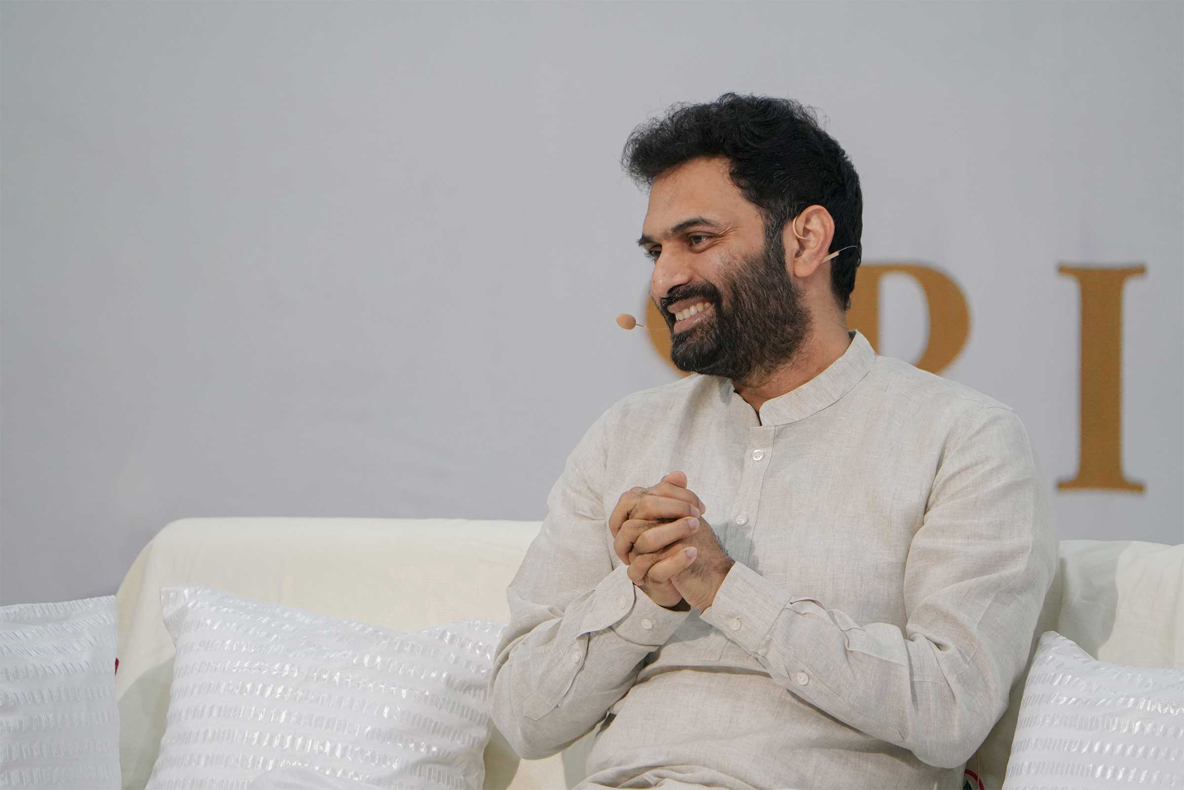 あなたが愛を体験できる人である場合にのみ、あなたはその愛を他の人と共有することができます